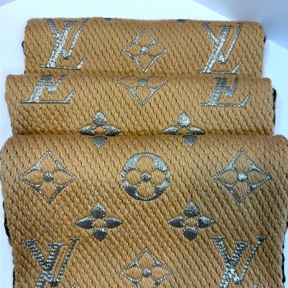 Louis Vuitton LOGOMANIA SHINE Beige Scarf Ref M75834 BNWOT 100% Authentic - Picture 4 of 6